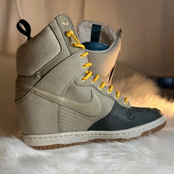 Nike Dunk Sky High Hi Hidden Wedge Suede Sneaker Women's US 6 - Picture 4 of 6